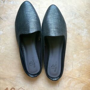 I.D Required slip on flats. Black size 6 1/2